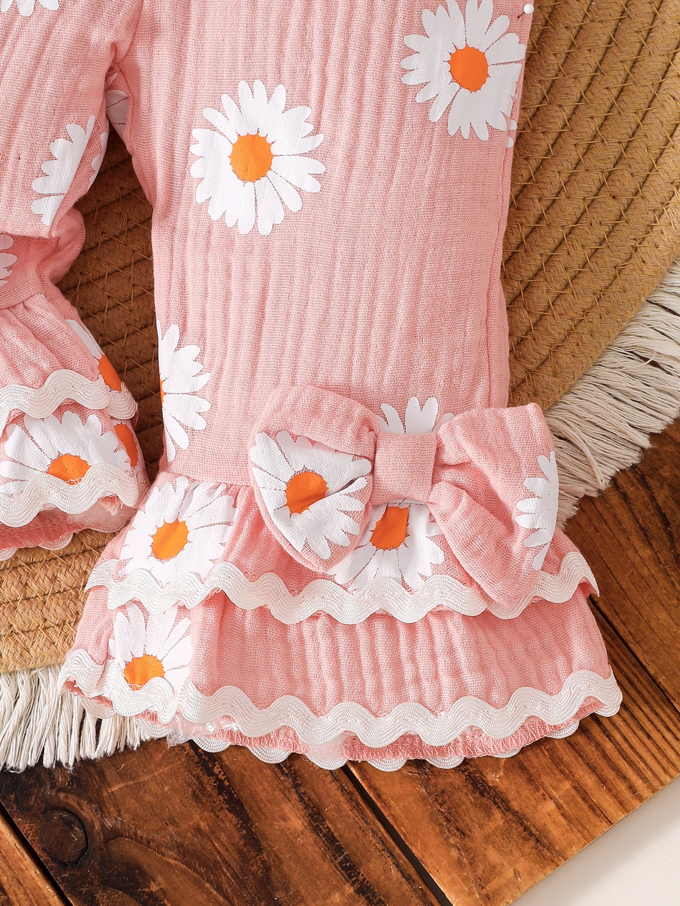 Wholesale 0-9M Baby Girls 3Pcs Daisy Rib Knit Outfit Set, Soft Waffle Rib Flutter Sleeve Bodysuit Flare Pants With Bow Headband